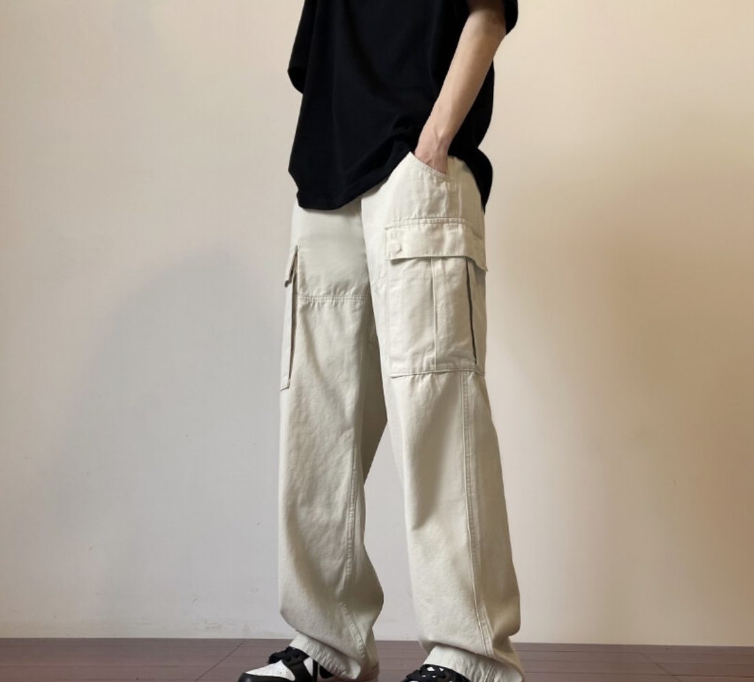 Relaxed cream cargo trousers worn with a black tee